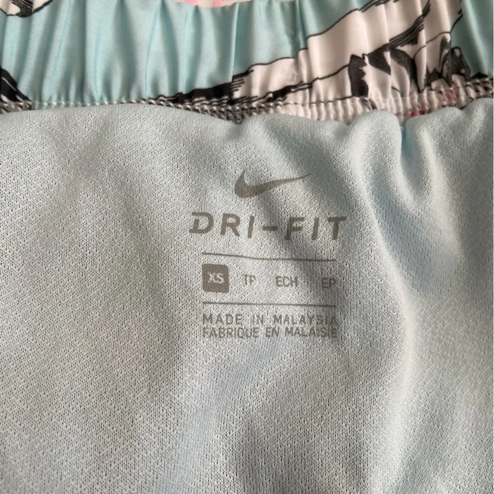 Nike Women's Floral Athletic Shorts - Pink and Black size:XS - Picture 10 of 13